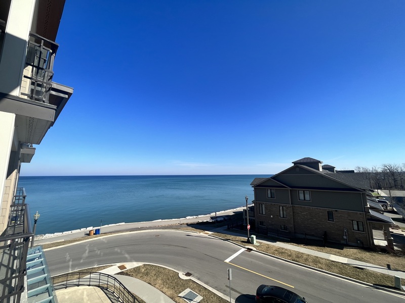 #306-10 Esplanade Ln